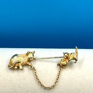 Gold Cats Playing With Yarn Brooch